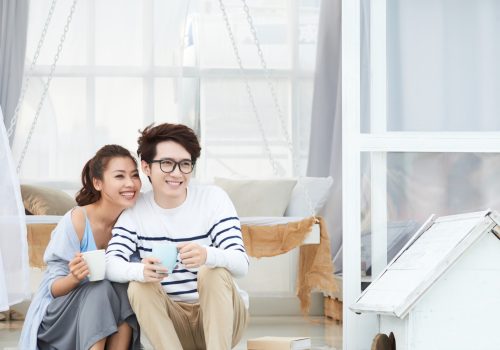 happy-couple-drinking-coffee